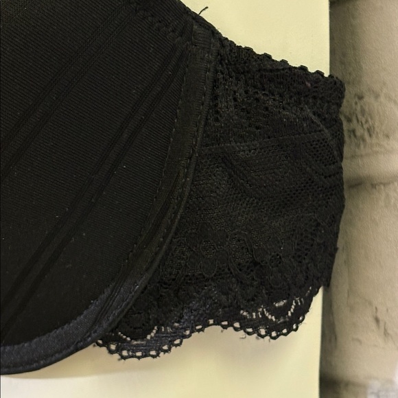 La Vie En Rose Black underwire Bra with lace detail, 36C - Picture 6 of 10